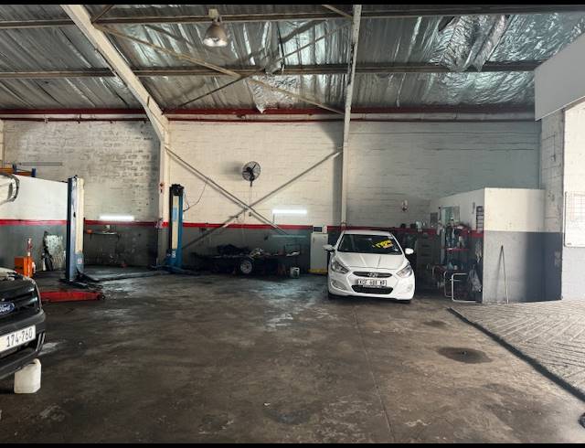 180M² WAREHOUSE TO LET IN WINDERMERE